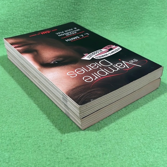 The Vampire Diaries Vol. 1&2 Origins & Bloodlust SC Books - Picture 6 of 6